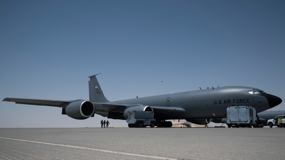 KC-135 Stratotanker crew conduct ACE operations, refuel F-16 Fighting Falcon