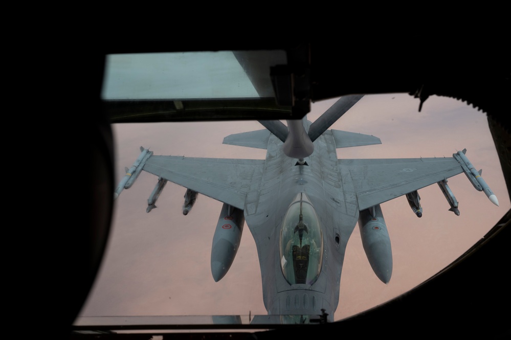 KC-135 Stratotanker crew conduct ACE operations, refuel F-16 Fighting Falcon