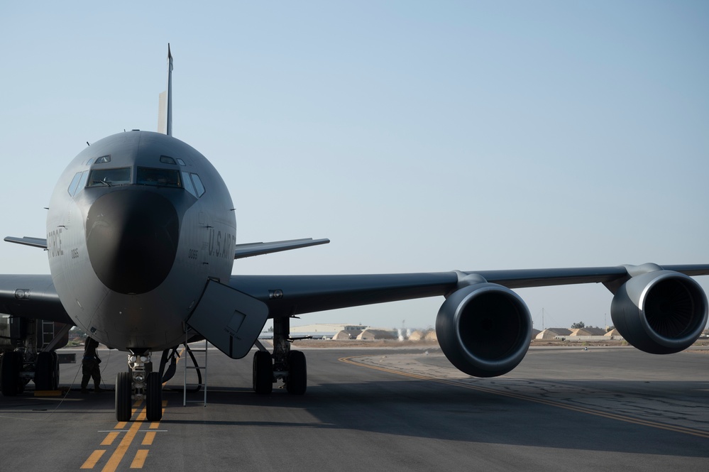 KC-135 Stratotanker crew conduct ACE operations, refuel F-16 Fighting Falcon