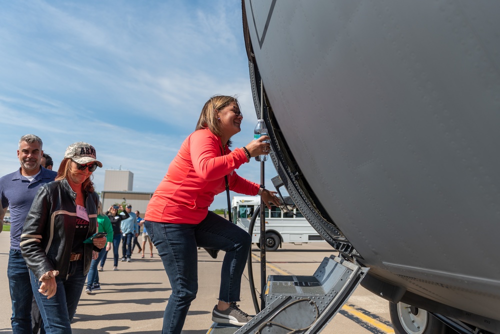 182nd Airlift Wing hosts ESGR &quot;Breakfast with the Boss&quot; Boss Lift May 11, 2023