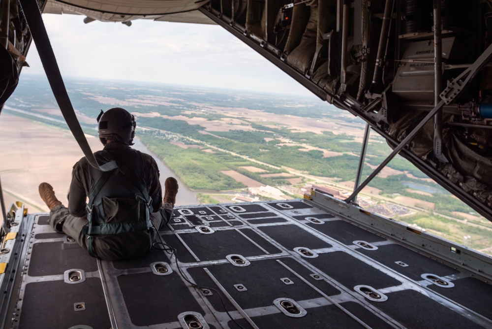 182nd Airlift Wing hosts ESGR &quot;Breakfast with the Boss&quot; Boss Lift May 11, 2023