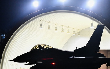 8 FW conduct night ops during KFT 23