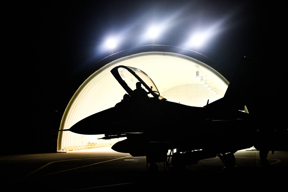 8 FW conduct night ops during KFT 23