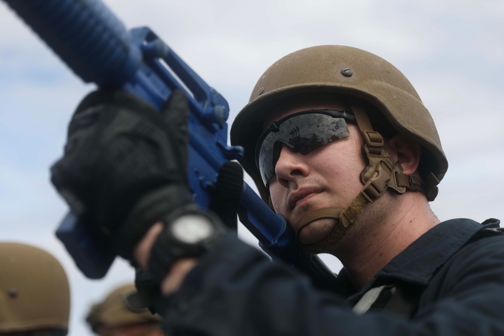 USS Milius (DDG 69) Conducts Visit, Board, Search and Seizure (VBSS) Drill