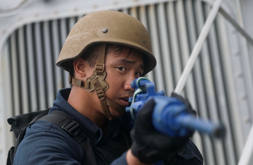 USS Milius (DDG 69) Conducts Visit, Board, Search and Seizure (VBSS) Drill