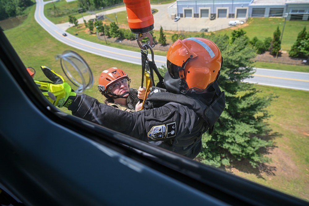 South Carolina Army National Guard conducts UH-72B Lakota air-rescue and hoisting training