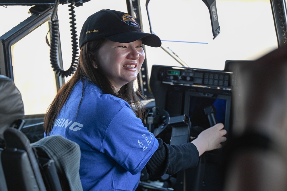 19th AW all-female aircrew inspires future female leaders