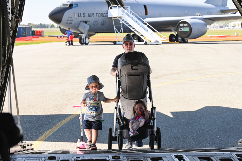 19th AW all-female aircrew inspires future female leaders