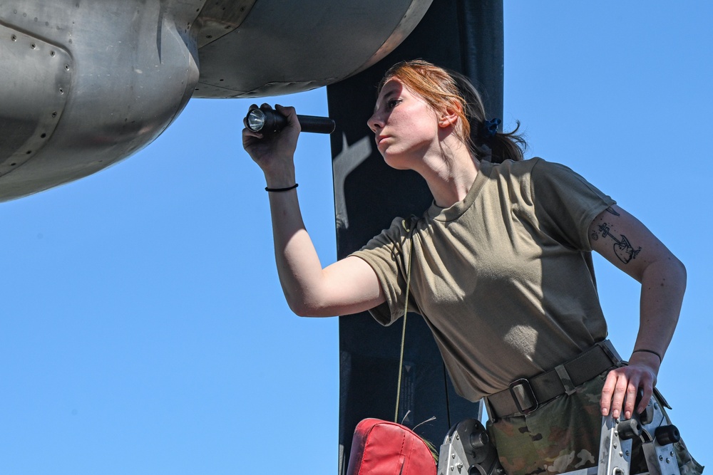 19th AW all-female aircrew inspires future female leaders