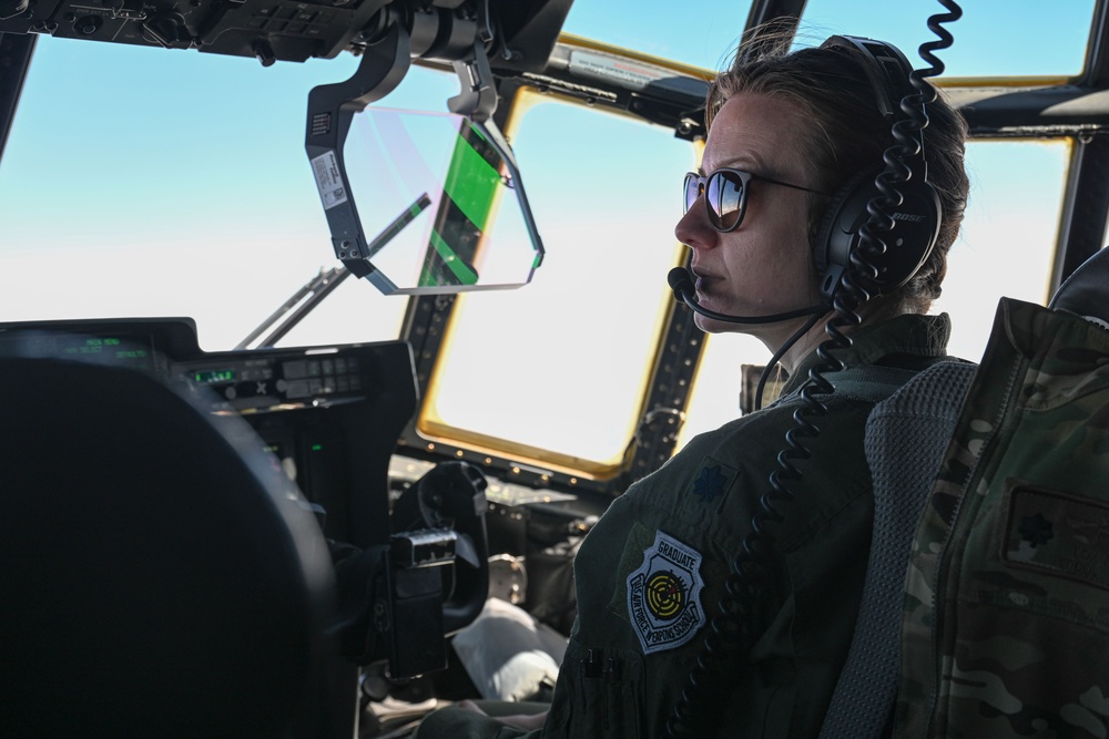 19th AW all-female aircrew inspires future female leaders