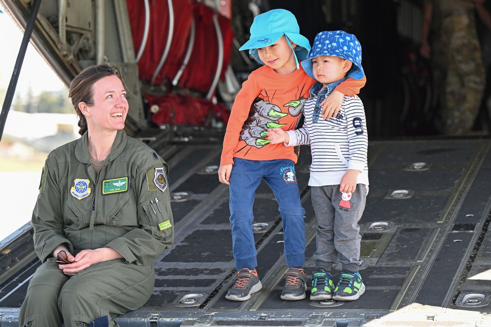 19th AW all-female aircrew inspires future female leaders