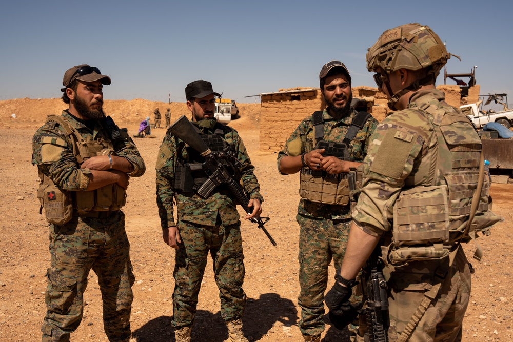 Task Force Saber conducts training exercise with members of the Syrian Free Army