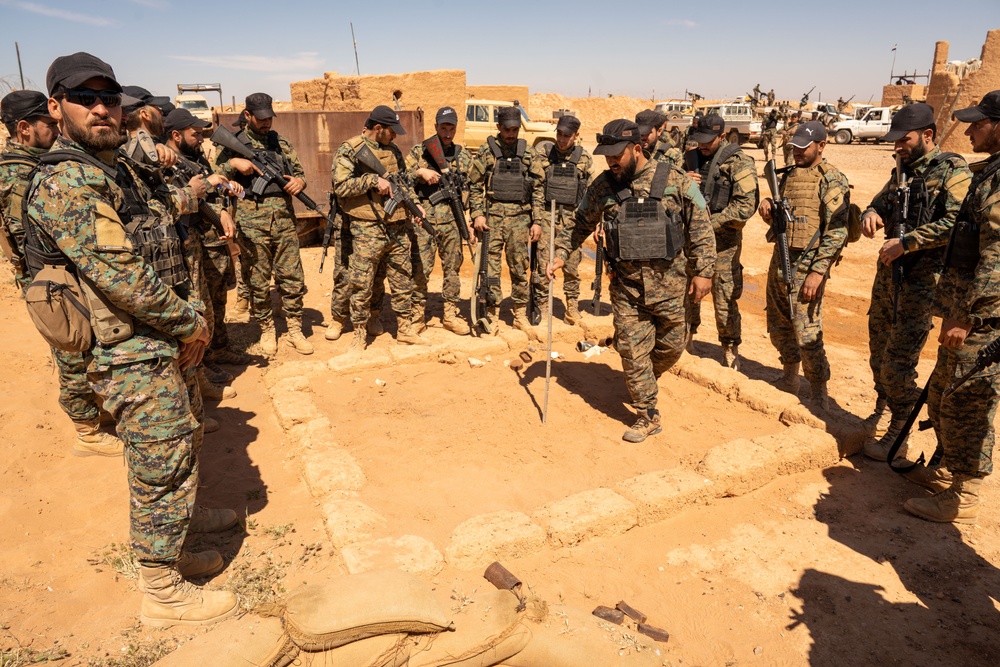 Task Force Saber conducts training exercise with members of the Syrian Free Army