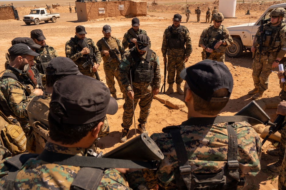 Task Force Saber conducts training exercise with members of the Syrian Free Army
