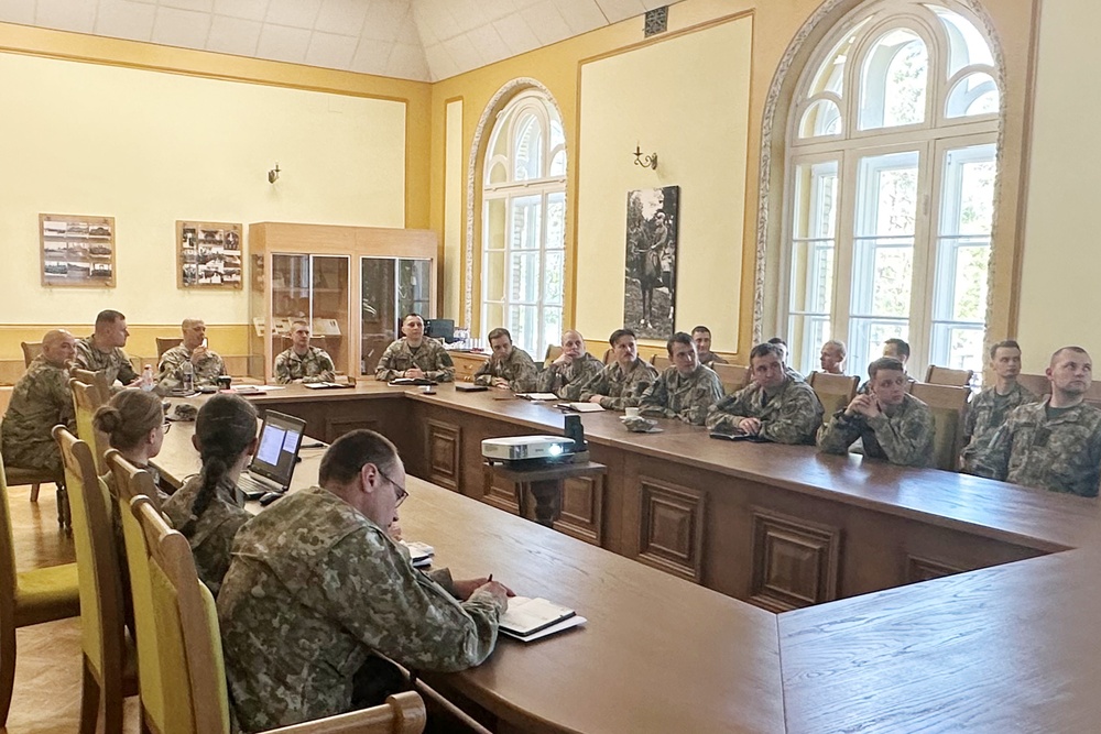 Pa. Guard Soldiers discuss reconnaissance, security operations with SPP partner Lithuania