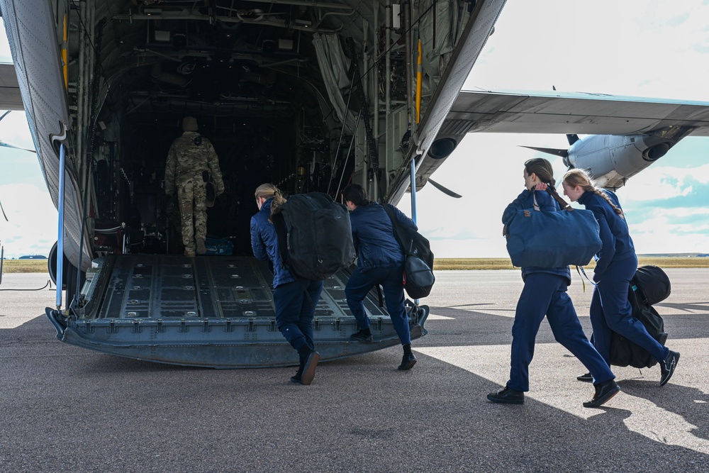 19th AW all-female aircrew inspires future female leaders