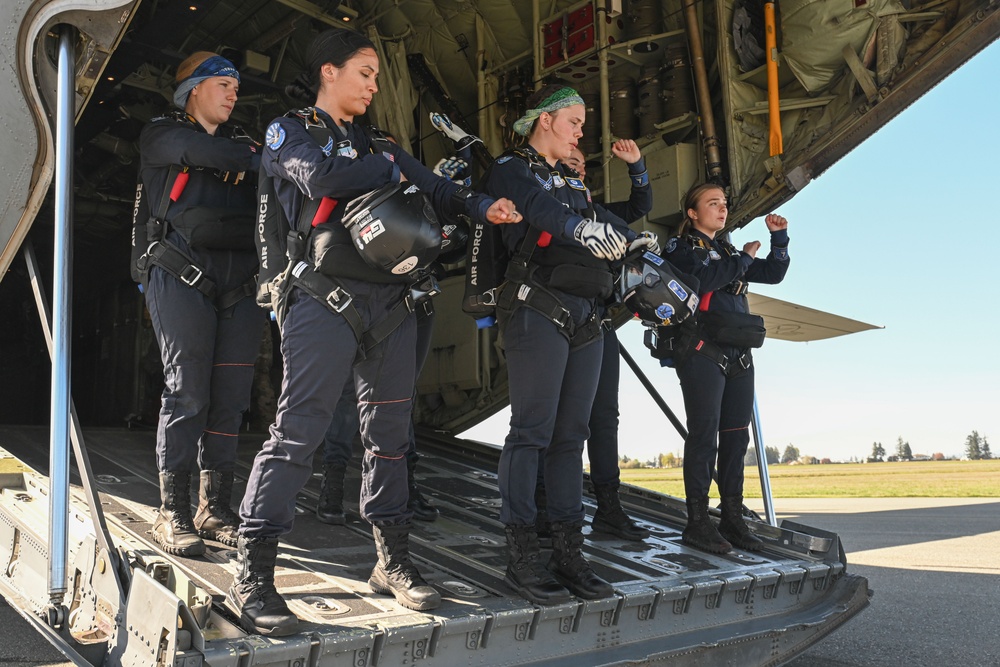 19th AW all-female aircrew inspires future female leaders