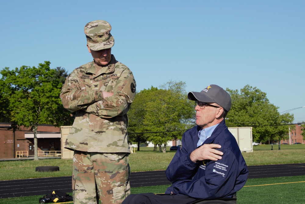 World-renowned biomedical engineer speaks to CECOM Det 7 Soldiers