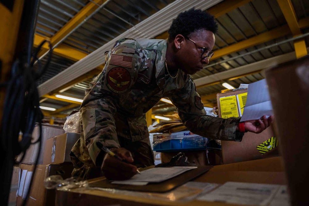 914th Airman receives inbound supplies