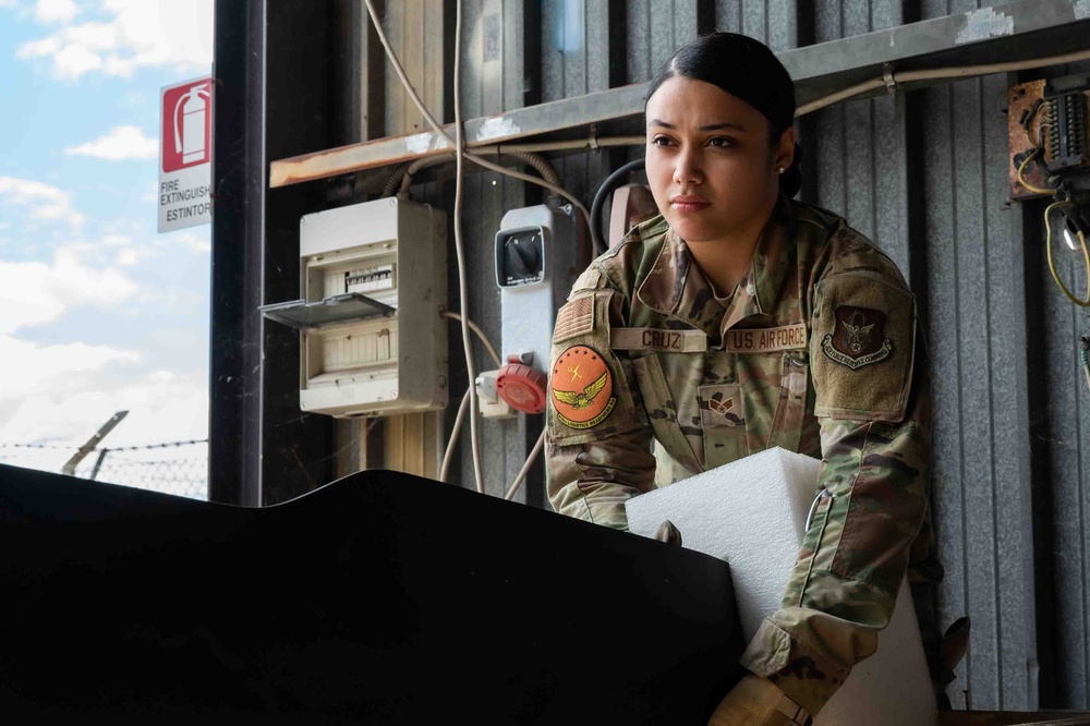 914th Airman lifts propeller