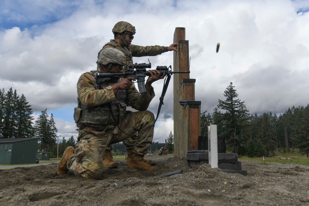 Washington National Guard Soldiers reenforce rifle skills at the range