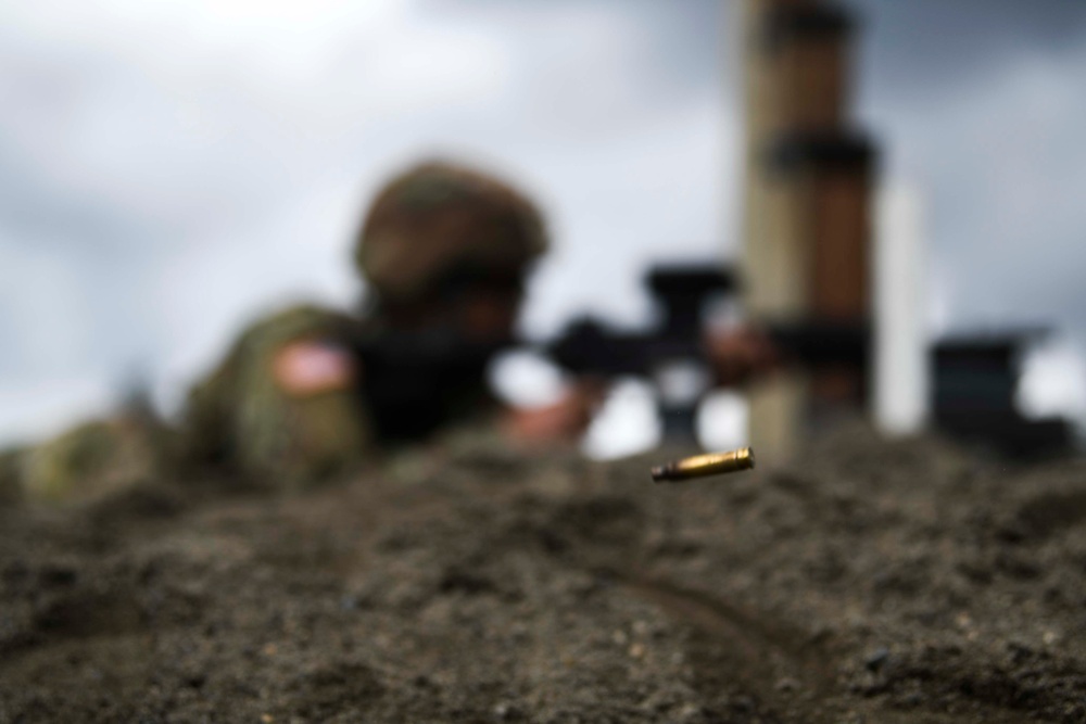 Washington National Guard Soldiers reenforce rifle skills at the range