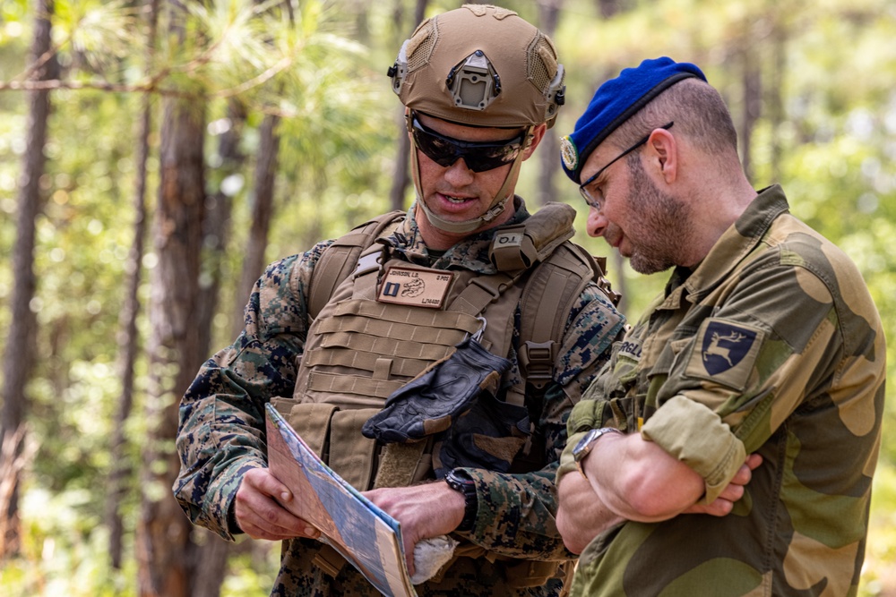 Norwegian Army commander visits 2d MARDIV