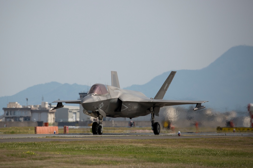 DVIDS - Images - Bats Fly Out: VMFA-242 Conducts Flight Operations ...