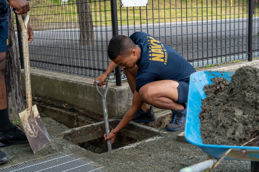 CFAY Sailors Volunteer for Elementary School Cleanup