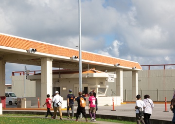 LOCAL WALK EVENT CONNECTS TWO A-FENCE-AWAY COMMUNITIES / フェンスを超えて２つの地域をつなぐ「てだこウォーク」