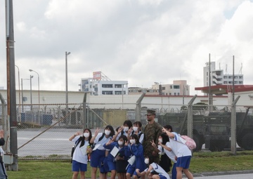 LOCAL WALK EVENT CONNECTS TWO A-FENCE-AWAY COMMUNITIES / フェンスを超えて２つの地域をつなぐ「てだこウォーク」