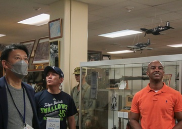 LOCAL WALK EVENT CONNECTS TWO A-FENCE-AWAY COMMUNITIES / フェンスを超えて２つの地域をつなぐ「てだこウォーク」