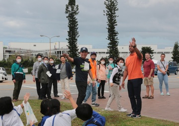 LOCAL WALK EVENT CONNECTS TWO A-FENCE-AWAY COMMUNITIES / フェンスを超えて２つの地域をつなぐ「てだこウォーク」