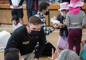US MARINES JOIN CROSS-CULTURAL EXCHANGE, HELP EXPAND LOCAL COMMUNITY ASSOCIATIONS /米海兵隊員、異文化交流に参加し地域自治会拡大に貢献
