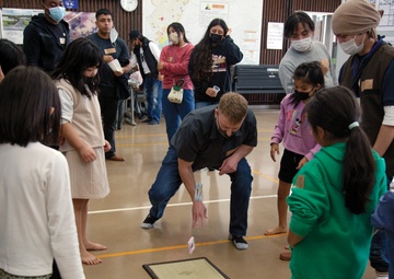 US MARINES JOIN CROSS-CULTURAL EXCHANGE, HELP EXPAND LOCAL COMMUNITY ASSOCIATIONS /米海兵隊員、異文化交流に参加し地域自治会拡大に貢献