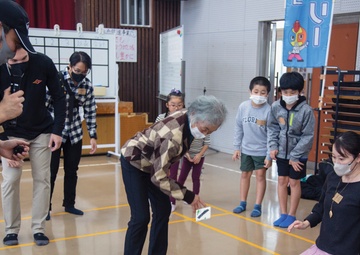 US MARINES JOIN CROSS-CULTURAL EXCHANGE, HELP EXPAND LOCAL COMMUNITY ASSOCIATIONS /米海兵隊員、異文化交流に参加し地域自治会拡大に貢献