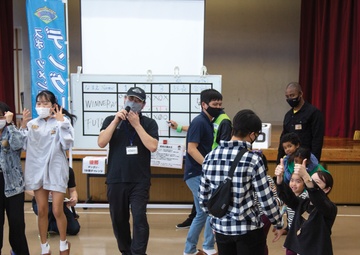 US MARINES JOIN CROSS-CULTURAL EXCHANGE, HELP EXPAND LOCAL COMMUNITY ASSOCIATIONS /米海兵隊員、異文化交流に参加し地域自治会拡大に貢献