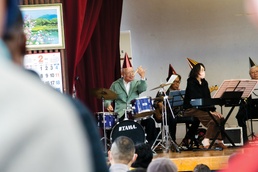 US MARINES JOIN CROSS-CULTURAL EXCHANGE, HELP EXPAND LOCAL COMMUNITY ASSOCIATIONS /米海兵隊員、異文化交流に参加し地域自治会拡大に貢献