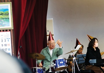 US MARINES JOIN CROSS-CULTURAL EXCHANGE, HELP EXPAND LOCAL COMMUNITY ASSOCIATIONS /米海兵隊員、異文化交流に参加し地域自治会拡大に貢献