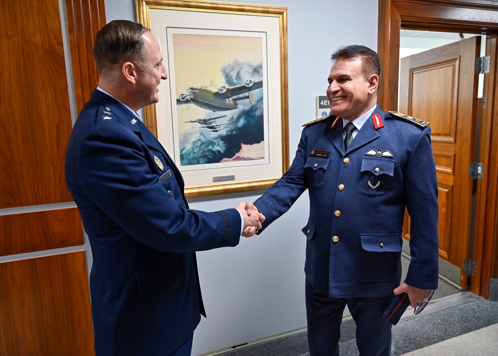 CSAF Brown meets Iraq Lt. Gen. Jahid Ali