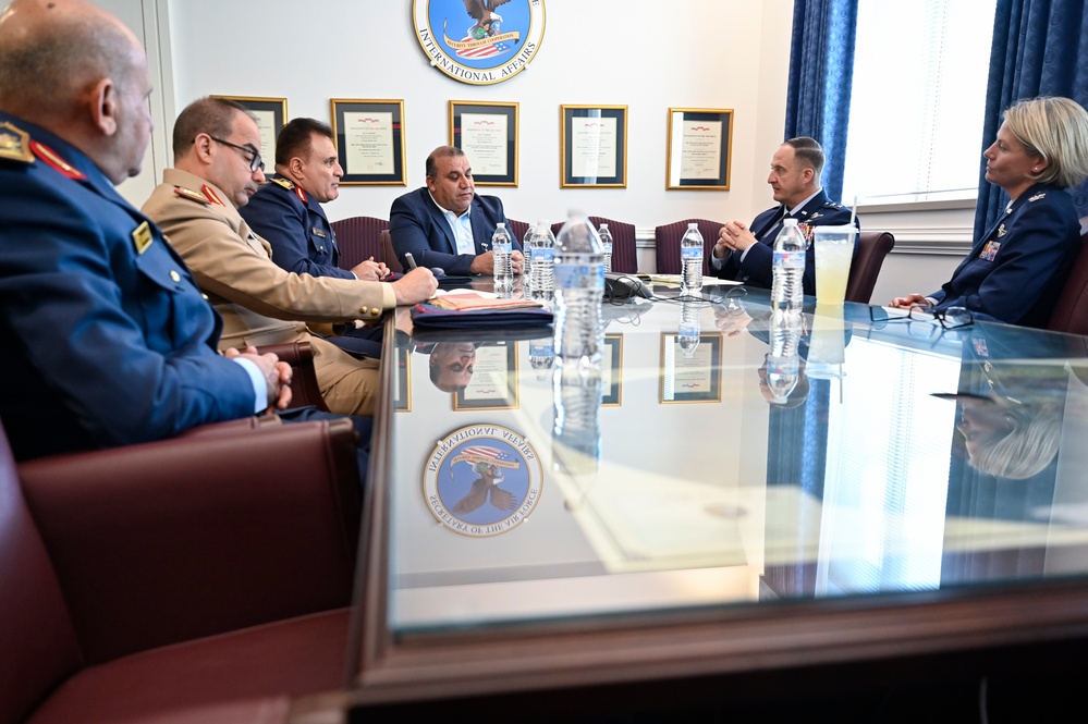 CSAF Brown meets Iraq Lt. Gen. Jahid Ali