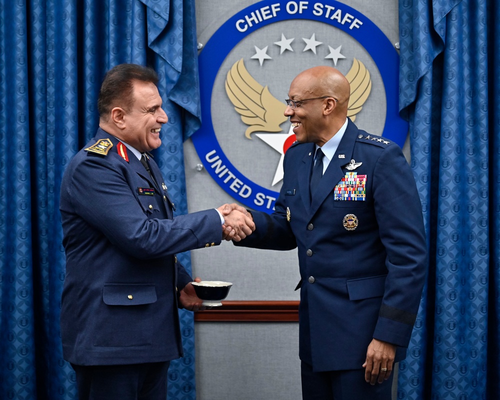 CSAF Brown meets Iraq Lt. Gen. Jahid Ali