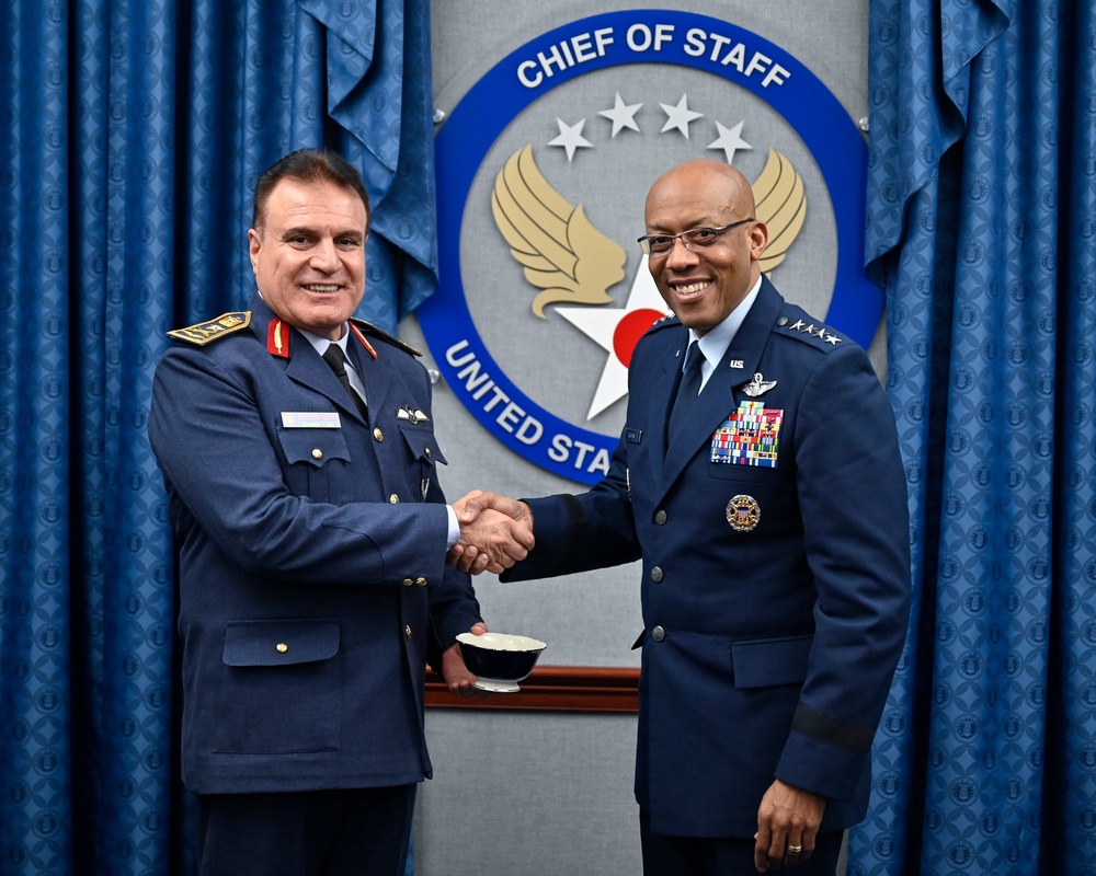 CSAF Brown meets Iraq Lt. Gen. Jahid Ali