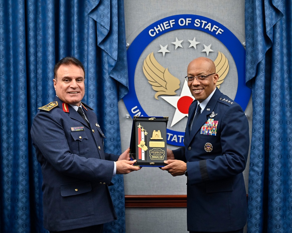 CSAF Brown meets Iraq Lt. Gen. Jahid Ali