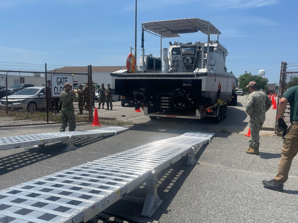 MSRON TWO Sailors Conduct 40-foot Patrol Boat Test Onload Onboard USNS NEWPORT (T-EPF-12)