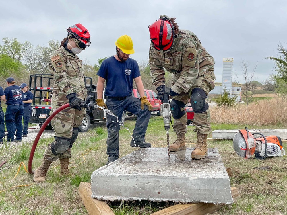 Medical Airmen conduct search and extraction training