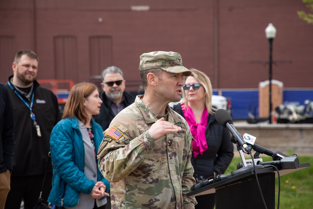 Rock Island District Commander Tours Davenport Flood Control Barrier