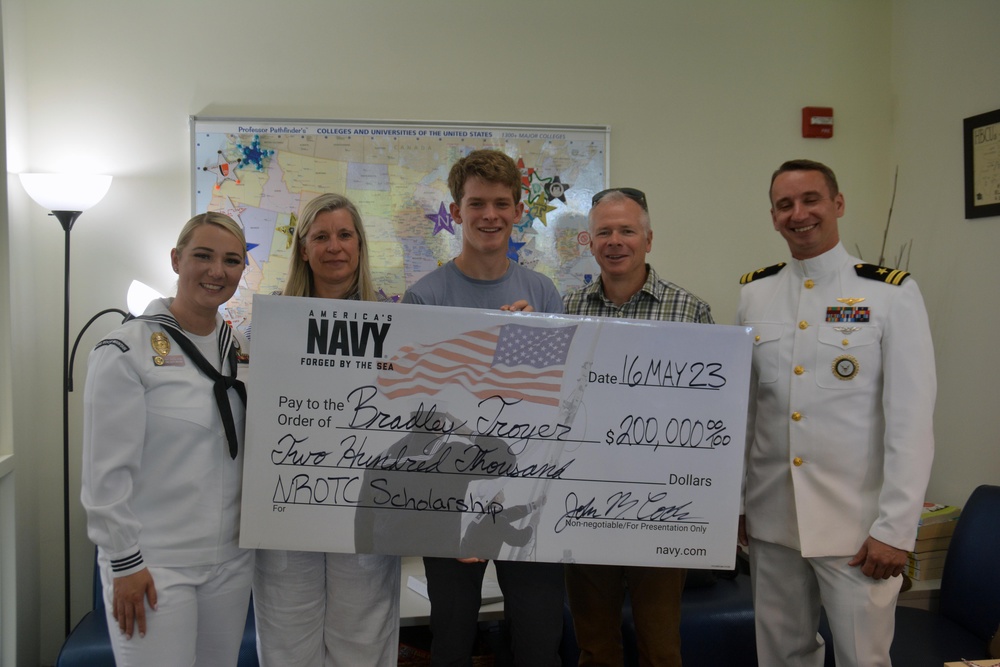 Lakewood High School Student receives Naval Reserve Office Training Corps (NROTC) Scholarship
