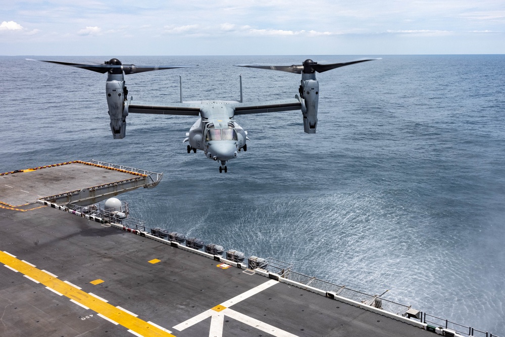 26th MEU Conducts Deck Landing Qualifications