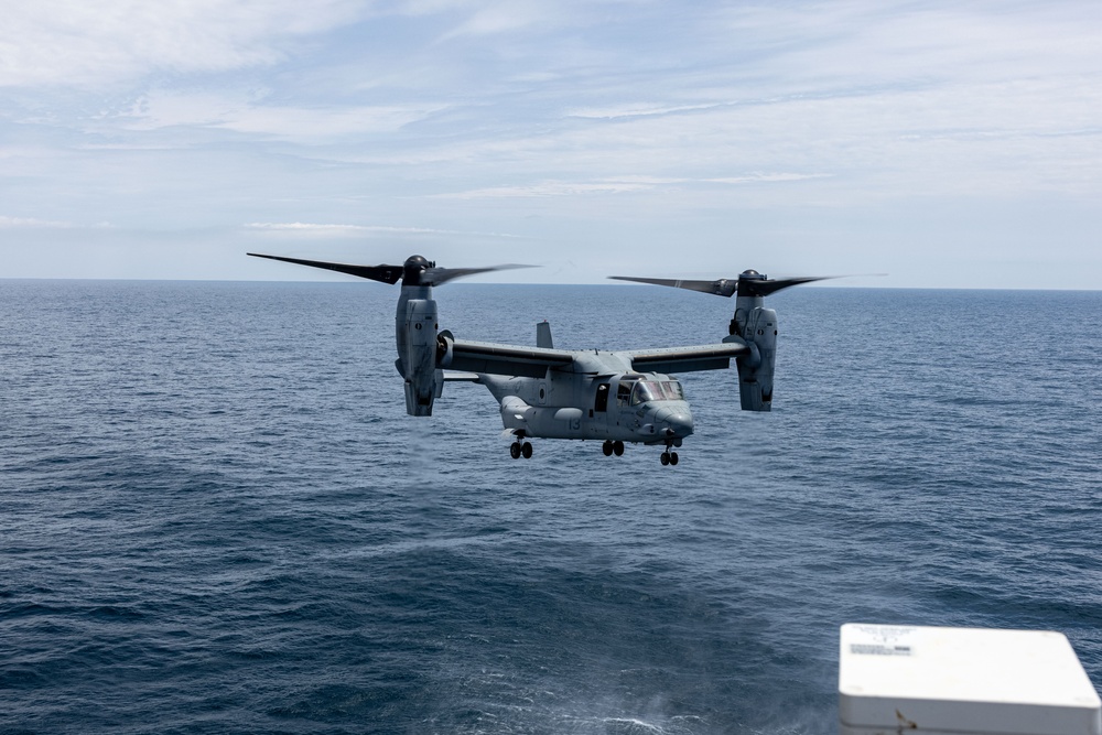 26th MEU Conducts Deck Landing Qualifications